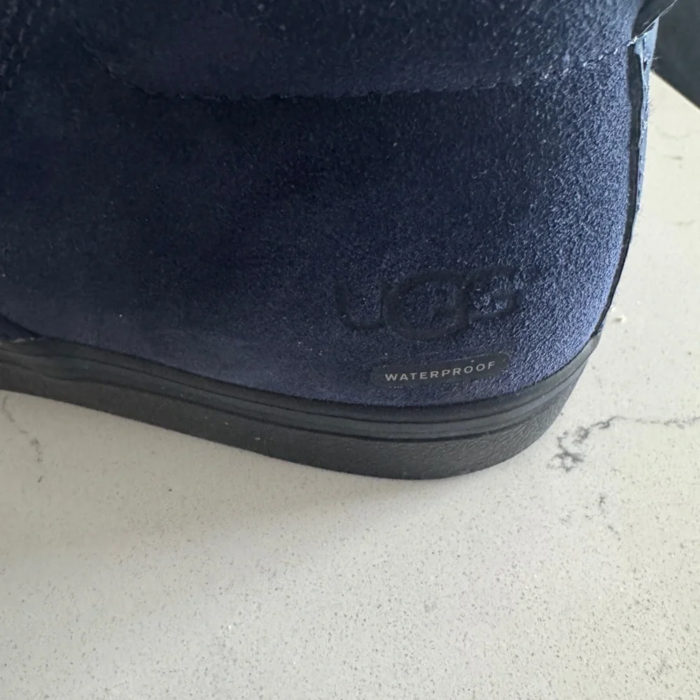 UGG size 9 Chelsea Boot Sz 42 WATERPROOF